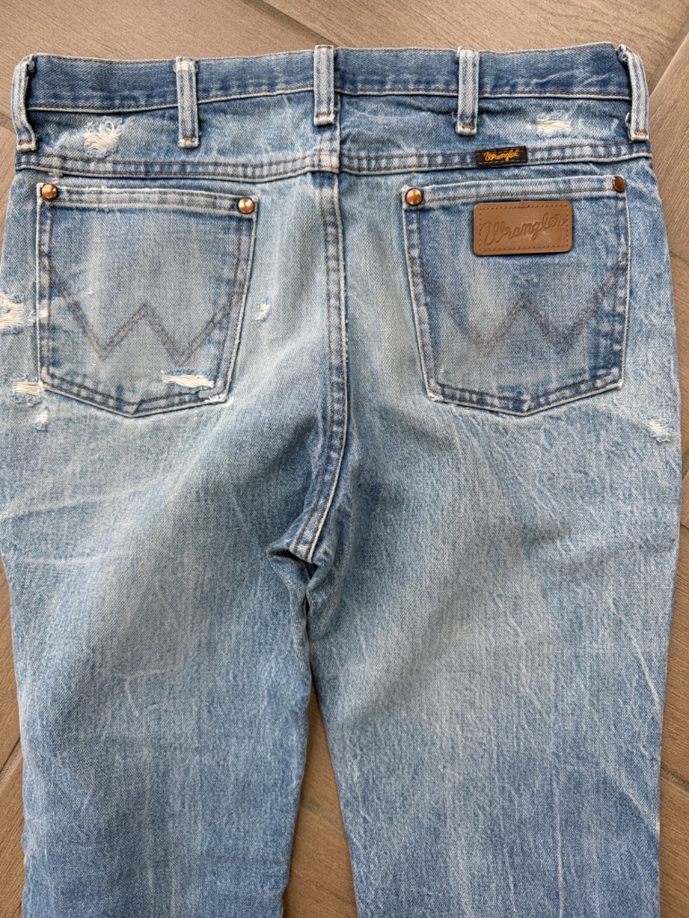 Wrangler Vintage Light Wash Distressed Straight Leg Jeans 33x34